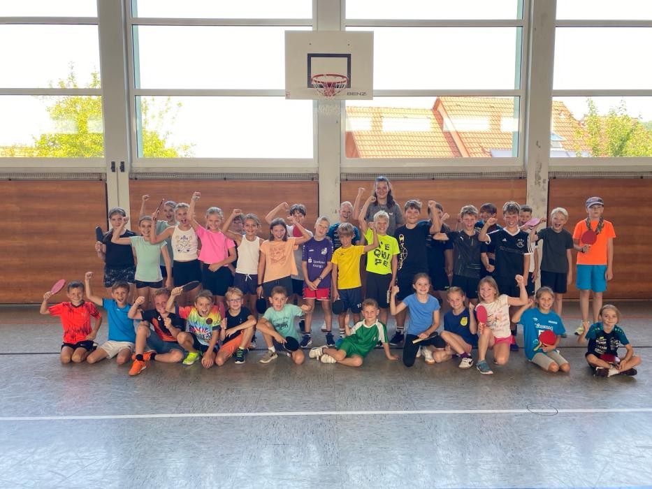 Gruppenbild des Ferienprogrammpunkts des Tischtennisvereins aus dem Jahr 2025