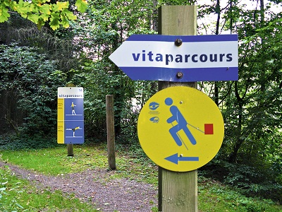 Hinweisschild Vitaparcours