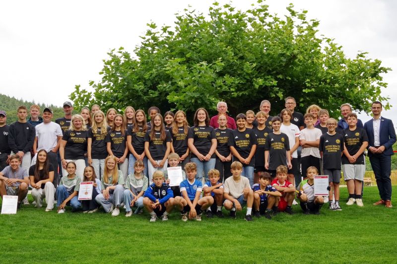 Gruppenbild der Sportlerehrung 2025